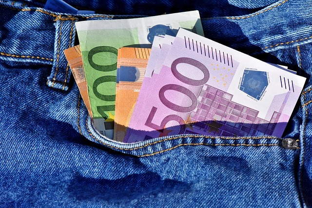 wohlhabend, Geld in der Tasche
